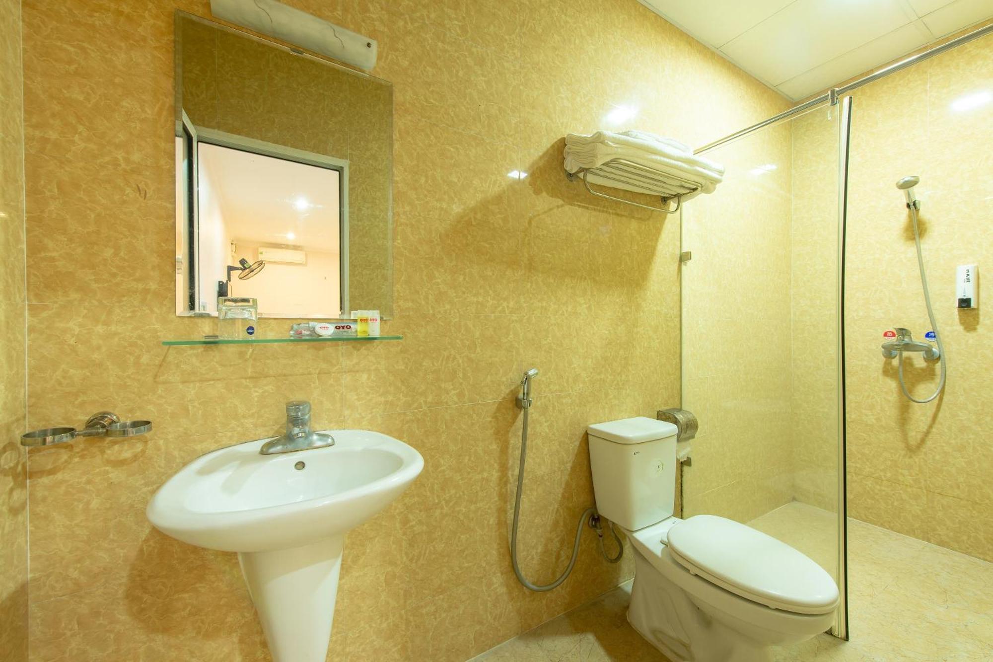 Capital O 417 Truong Son Hotel 하노이 외부 사진